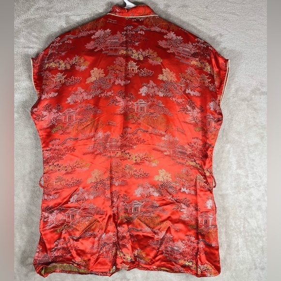 Japanese Traditional Silk Shirt Size Medium Red Tea House Toggle Closures - Picture 4 of 10